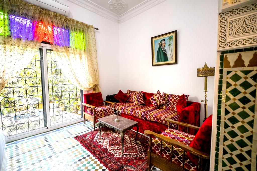 Apartment with 3 bedrooms in FES with enclosed garden and WiFi - image 2