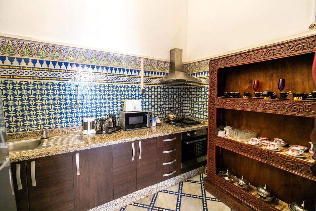 Apartment with 2 bedrooms in Fes El Bali Fes with enclosed garden and WiFi - image 4