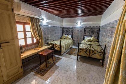 Riad Taryana - image 16