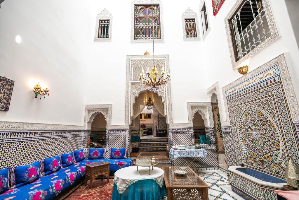 Riad Mounana - main image