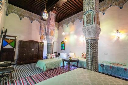 Riad Mounana - image 15