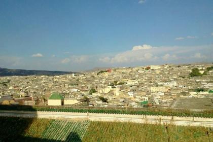 Apartment with 3 bedrooms in FES with enclosed garden and WiFi - image 10