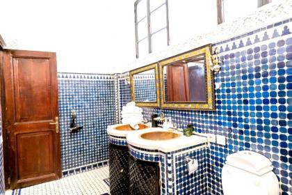 Apartment with 3 bedrooms in FES with enclosed garden and WiFi - image 13
