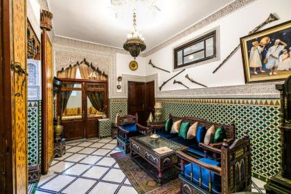 Apartment with 3 bedrooms in FES with enclosed garden and WiFi - image 16