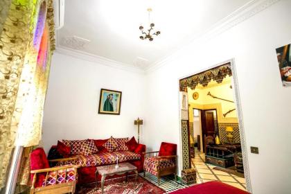 Apartment with 3 bedrooms in FES with enclosed garden and WiFi - image 18