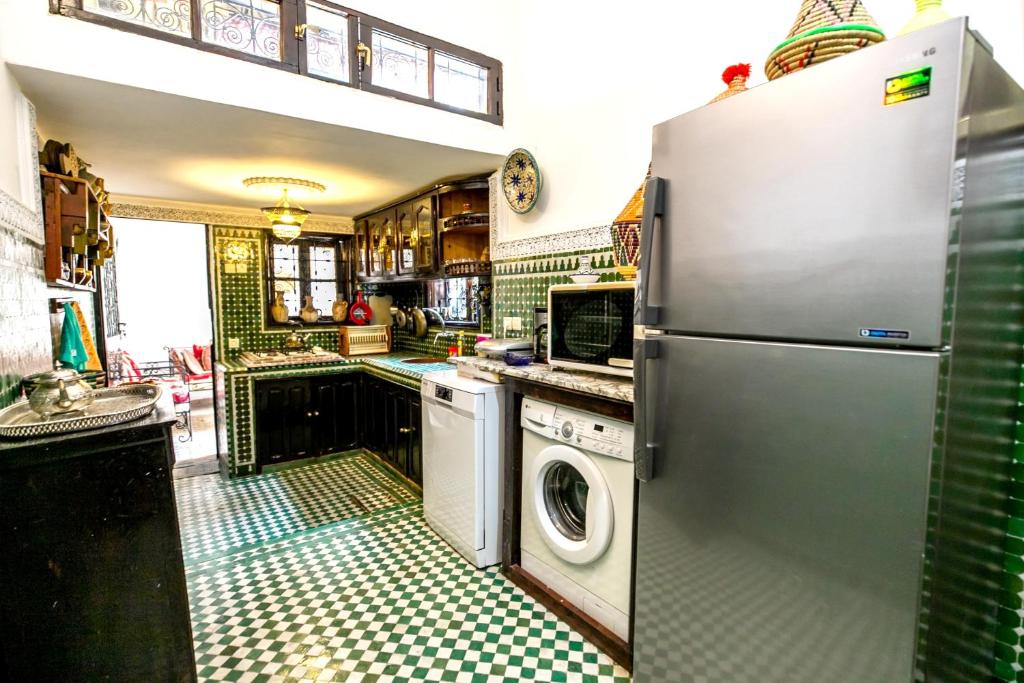 Apartment with 3 bedrooms in FES with enclosed garden and WiFi - image 4