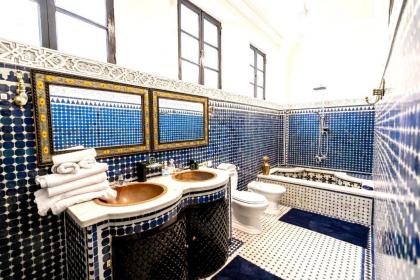 Apartment with 3 bedrooms in FES with enclosed garden and WiFi - image 7