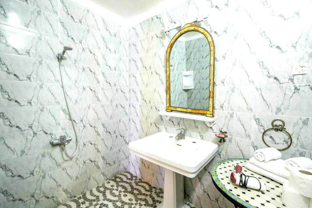 Apartment with 2 bedrooms in Fes El Bali Fes with enclosed garden and WiFi - image 6